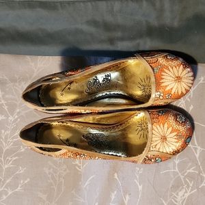 Naughty Monkey sz 9.5 orange/blue/tan sequined heels